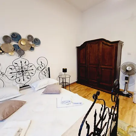 Historic 5 Star In The Main Plaza 클루지나포카