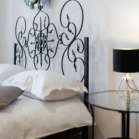 Historic 5 Star In The Main Plaza Διαμέρισμα *