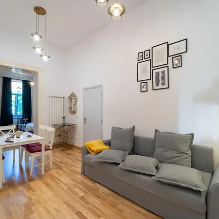 Historic 5 Star In The Main Plaza Apartment