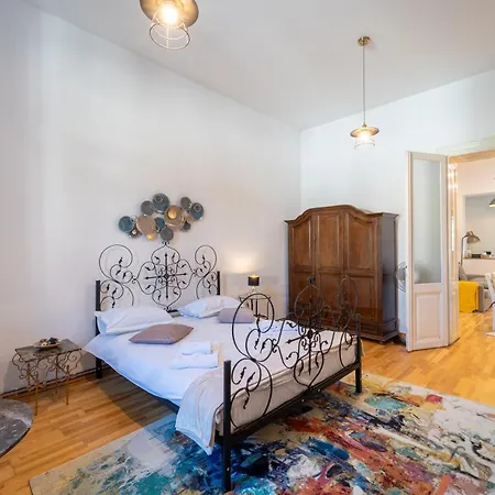Apartment Historic 5 Star In The Main Plaza *