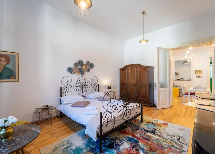 Apartman Historic 5 Star In The Main Plaza *